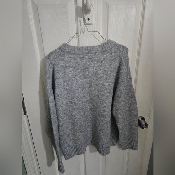 Abercrombie & Fitch Womens NWT Dad V-Neck Sweater Gray Size XS - Picture 11 of 11